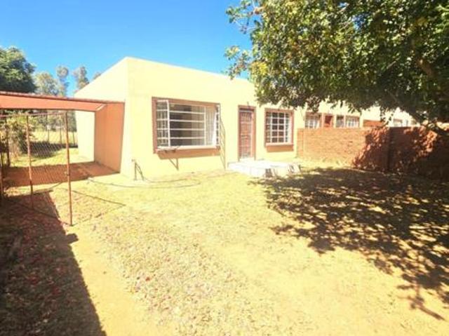 Townhouse for rent in Rustenburg Local Municipality, Bojanala Platinum District Municipality