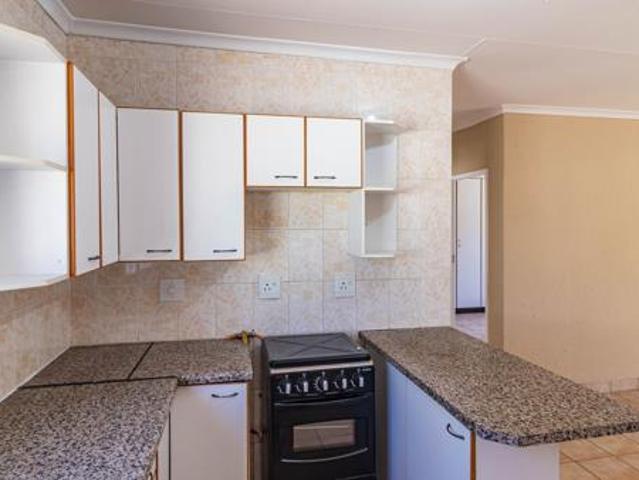 Townhouse for rent in Vosloorus, Gauteng