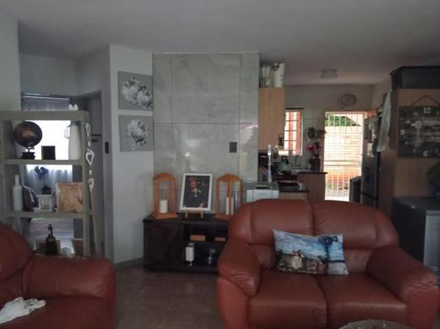 Townhouse for rent in Waterkloof, Gauteng