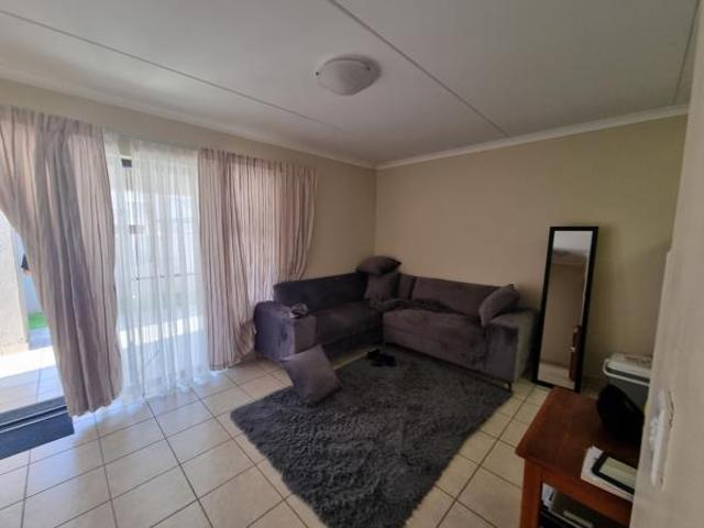 Townhouse for rent in Waterkloof, Gauteng