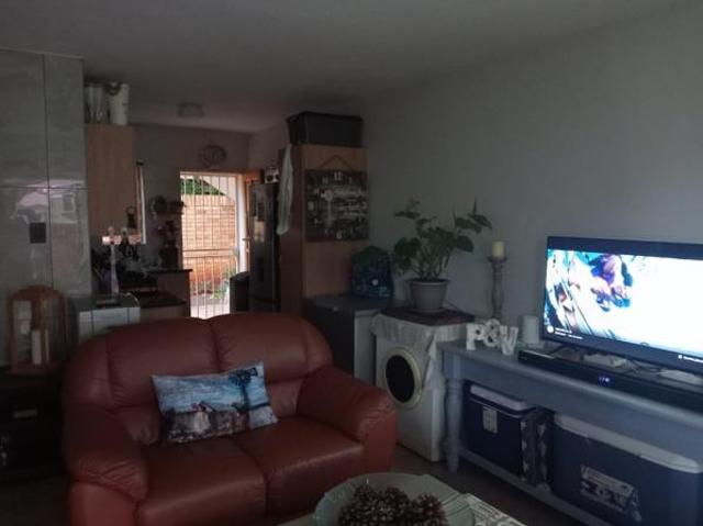 Townhouse for rent in Waterkloof, Gauteng