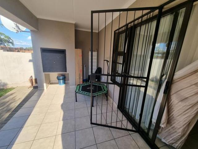 Townhouse for rent in Waterkloof, Gauteng