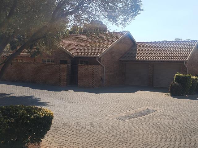 Townhouse for sale in Waterkloof, Gauteng