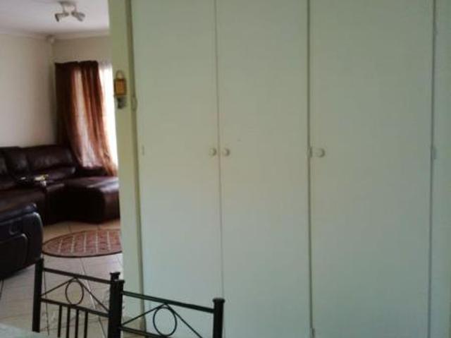 Townhouse for rent in Waterkloof, Gauteng