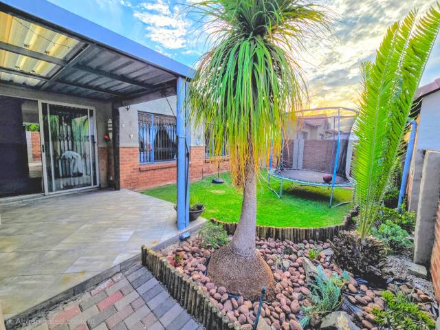 Townhouse for sale in Waterkloof, Gauteng