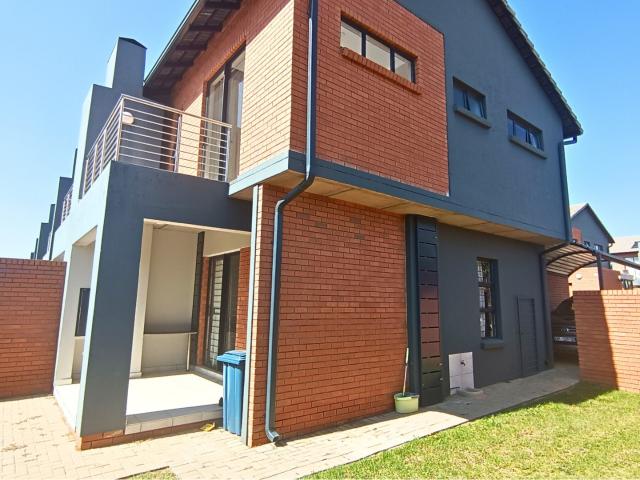 Townhouse for sale in Waterkloof, Gauteng