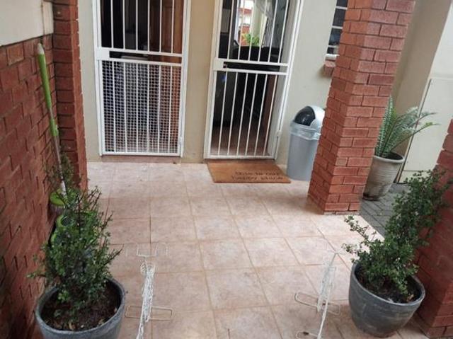 Townhouse for rent in Waterkloof, Gauteng