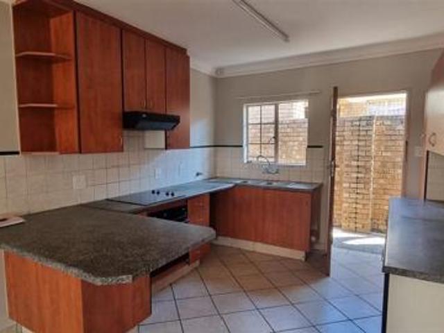 Townhouse for rent in Waterkloof, Gauteng