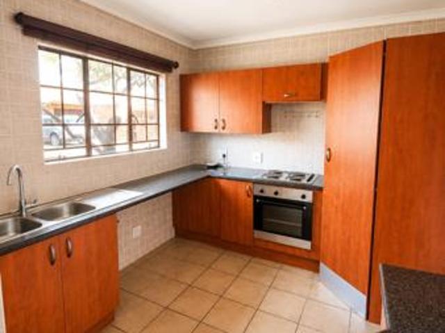 Townhouse for rent in Waterkloof, Gauteng
