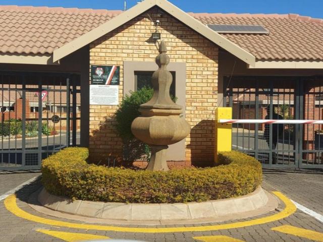 Townhouse for sale in Waterkloof, Gauteng