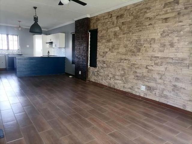 Townhouse for rent in Waterkloof, Gauteng
