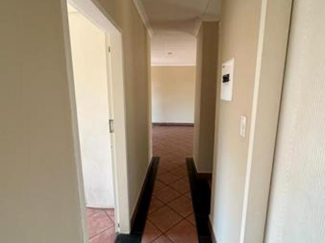 Townhouse for rent in Waterkloof, Gauteng