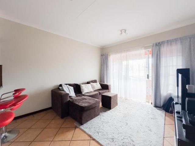 Townhouse for rent in Waterkloof, Gauteng