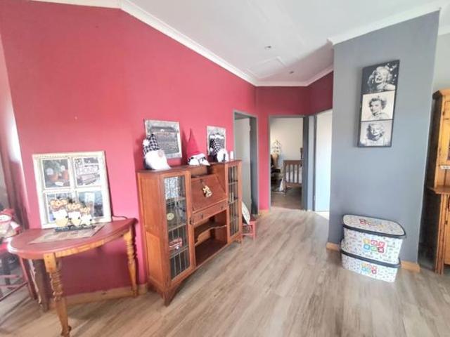 Townhouse for rent in Waterkloof, Gauteng