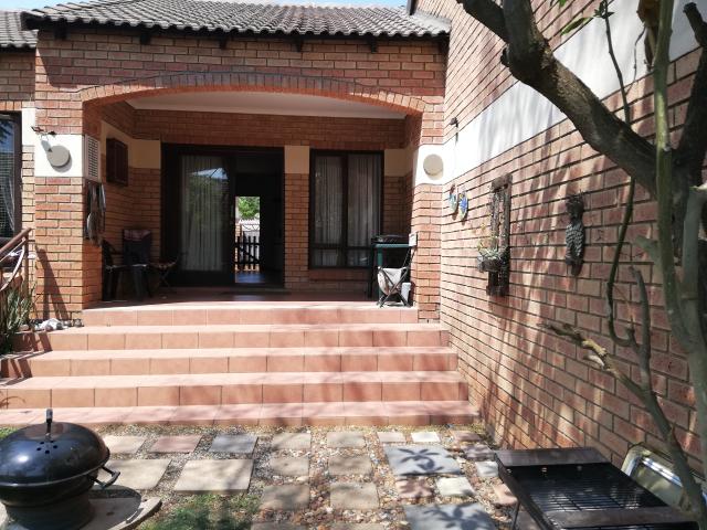 Townhouse for sale in Waterkloof, Gauteng