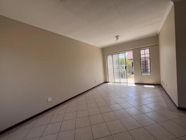 Townhouse for rent in Waterkloof, Gauteng