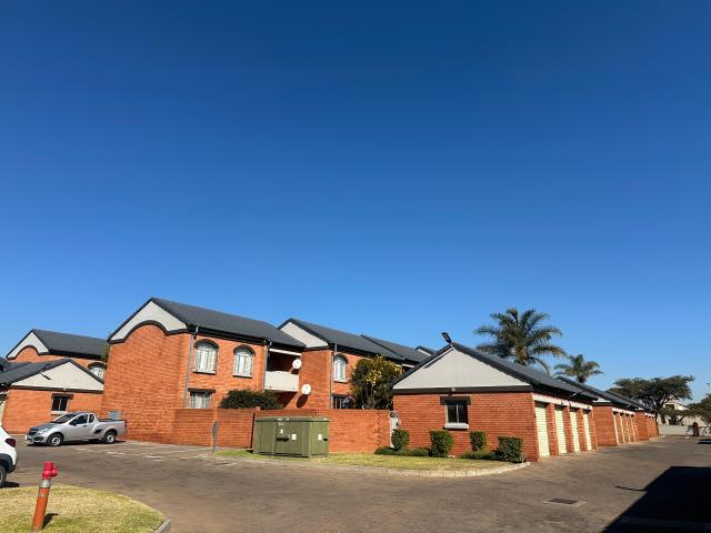 Townhouse for sale in Waterkloof, Gauteng