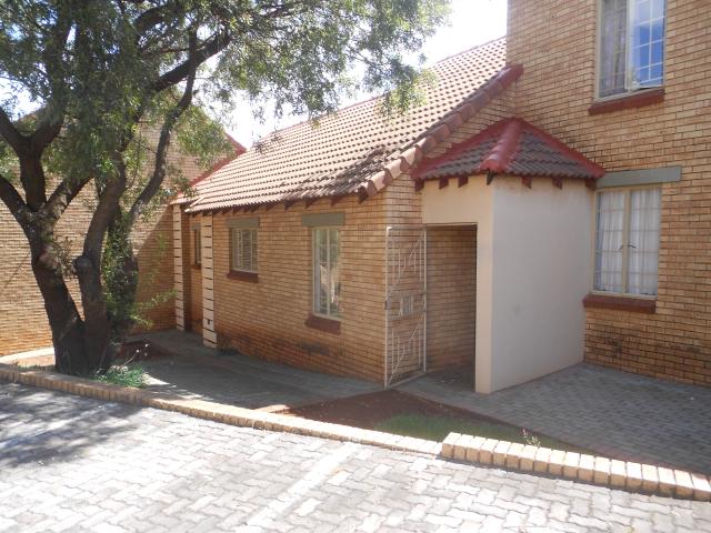 Townhouse for sale in Waterkloof, Gauteng
