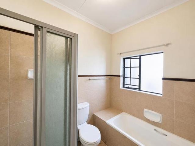 Townhouse for rent in Waterkloof, Gauteng