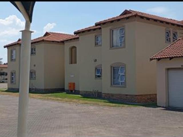 Townhouse for rent in Jansenpark, City of Ekurhuleni Metropolitan Municipality