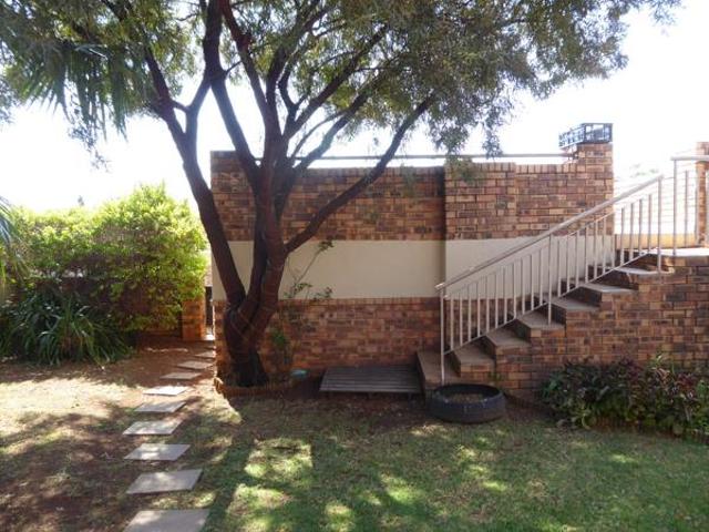 Townhouse for rent in Waterkloof, Gauteng
