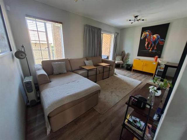 Townhouse for rent in Waterkloof, Gauteng