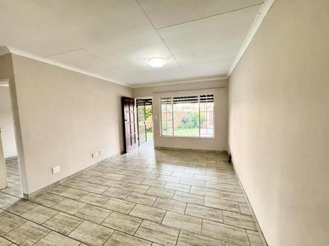 Townhouse for rent in Waterkloof, Gauteng