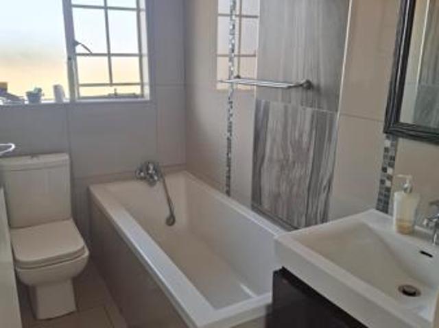 Townhouse for rent in Waterkloof, Gauteng