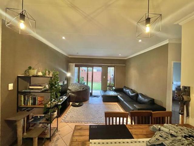 Townhouse for rent in Waterkloof, Gauteng