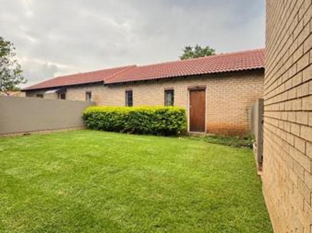 Townhouse for rent in Waterkloof, Gauteng
