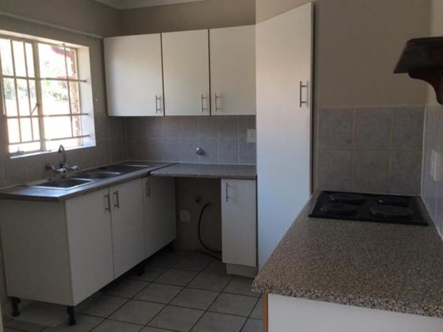 Townhouse for rent in Waterkloof, Gauteng