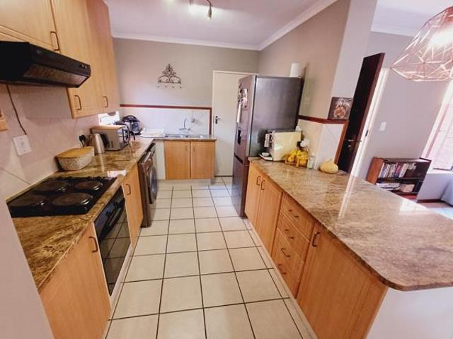 Townhouse for rent in Waterkloof, Gauteng