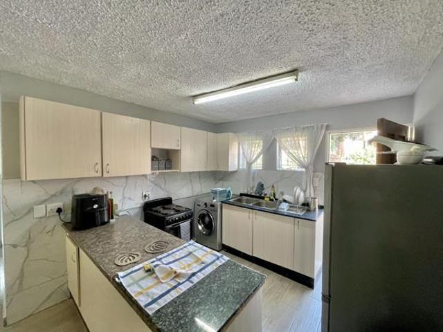 Townhouse for rent in Waterkloof, Gauteng