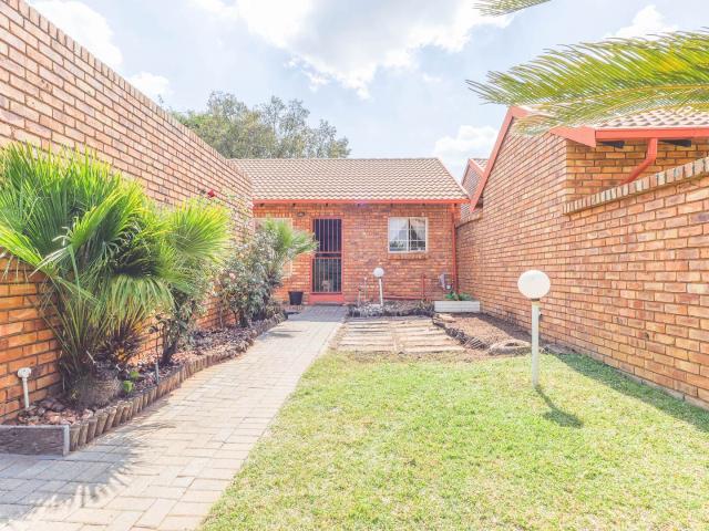 Townhouse for sale in Waterkloof, Gauteng