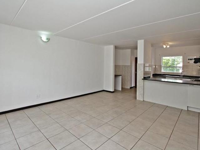 Townhouse for rent in Vosloorus, Gauteng