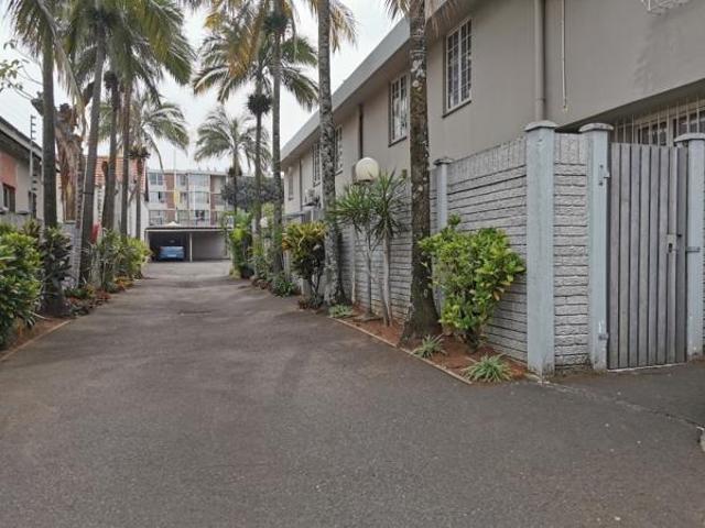 Townhouse for rent in Seaview, Kwazulu-natal