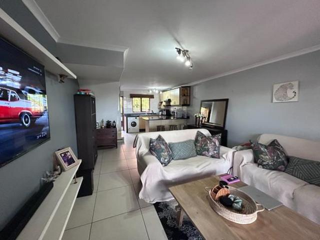 Townhouse for rent in Seaview, Kwazulu-natal