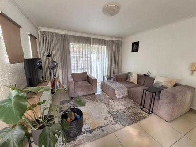 Townhouse for rent in Vosloorus, Gauteng