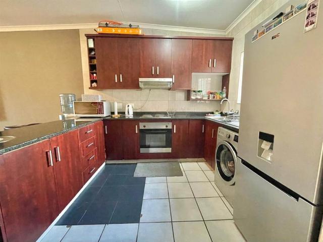Townhouse for sale in Vosloorus, Gauteng