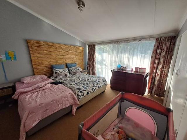 Townhouse for rent in Waterkloof, Gauteng