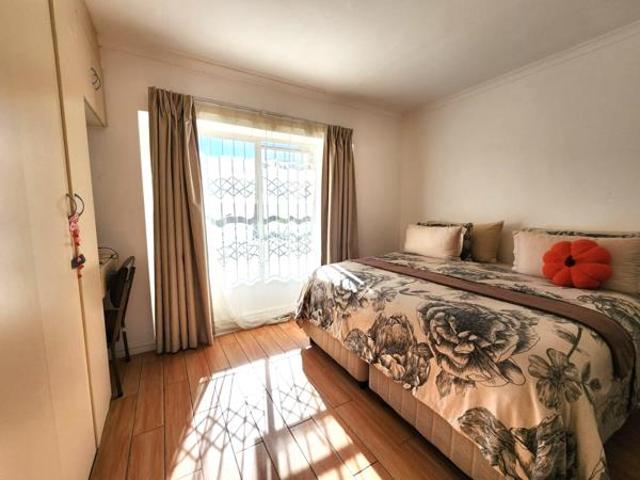 Townhouse for rent in Seaview, Kwazulu-natal