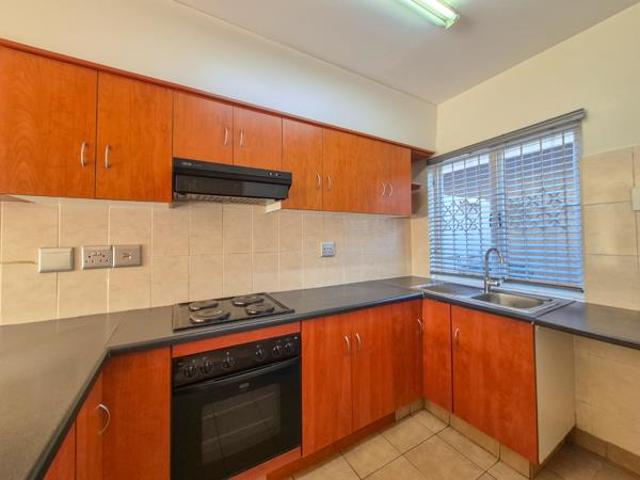 Townhouse for rent in Seaview, Kwazulu-natal