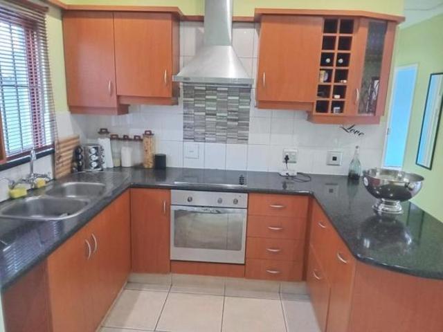 Townhouse for rent in Seaview, Kwazulu-natal