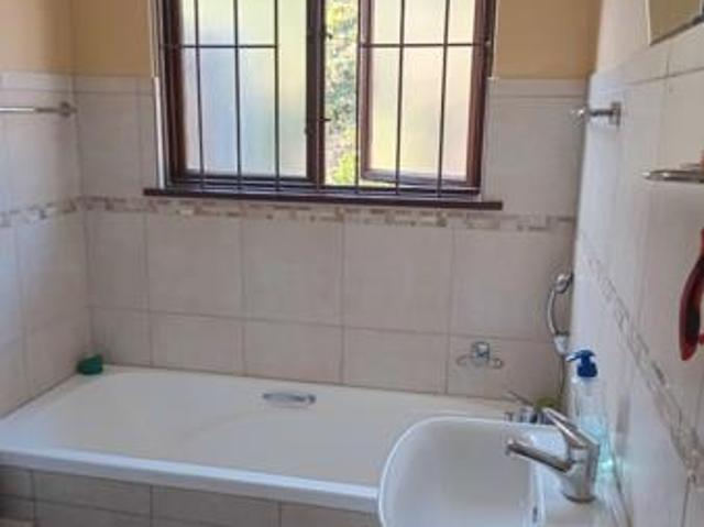 Townhouse for rent in Seaview, Kwazulu-natal