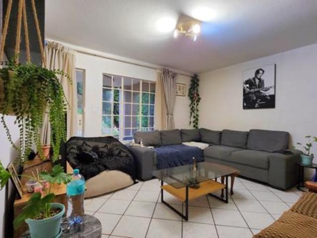 Townhouse for rent in Waterkloof, Gauteng