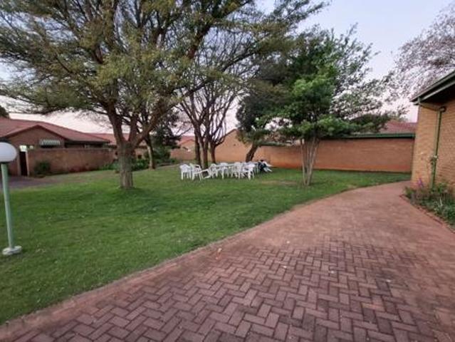 Townhouse for rent in Waterkloof, Gauteng