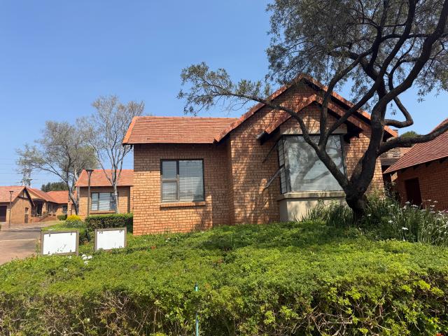 Townhouse for sale in Waterkloof, Gauteng