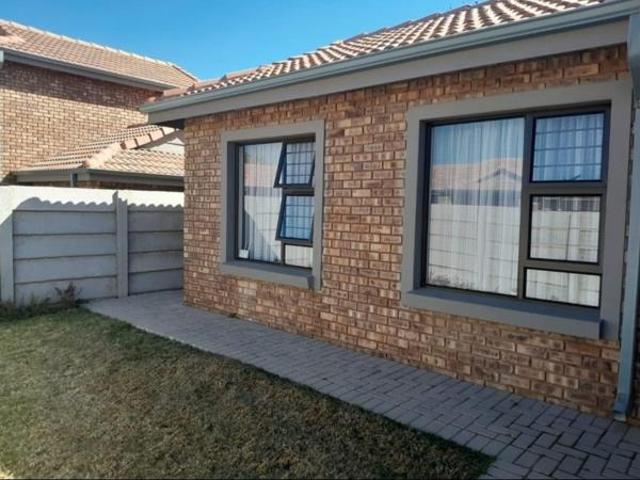 Townhouse for sale in Hartbeespoort Dam Nature Reserve, North West