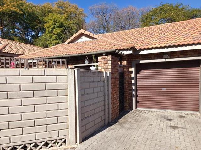 Townhouse for sale in Hartbeespoort Dam Nature Reserve, North West