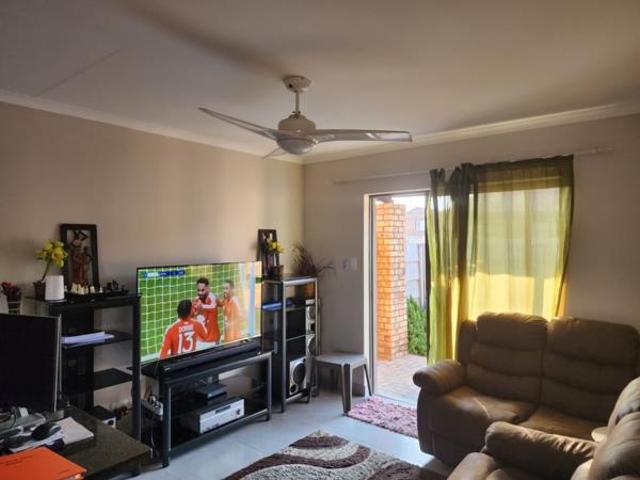 Townhouse for sale in Hartbeespoort Dam Nature Reserve, North West
